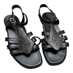 Munro black leather starburst perforated sandal Size 10b American made